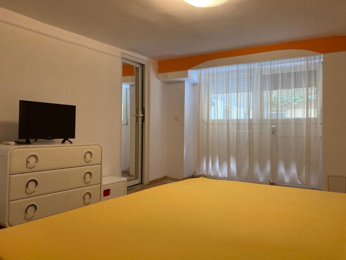 Ultracentral Apartment Near Moscovitz Palace Oradea Exterior foto